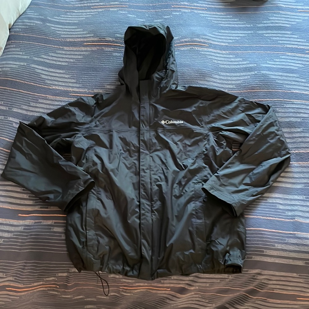 COLUMBIA Omni-tech Raincoat (worn twice)